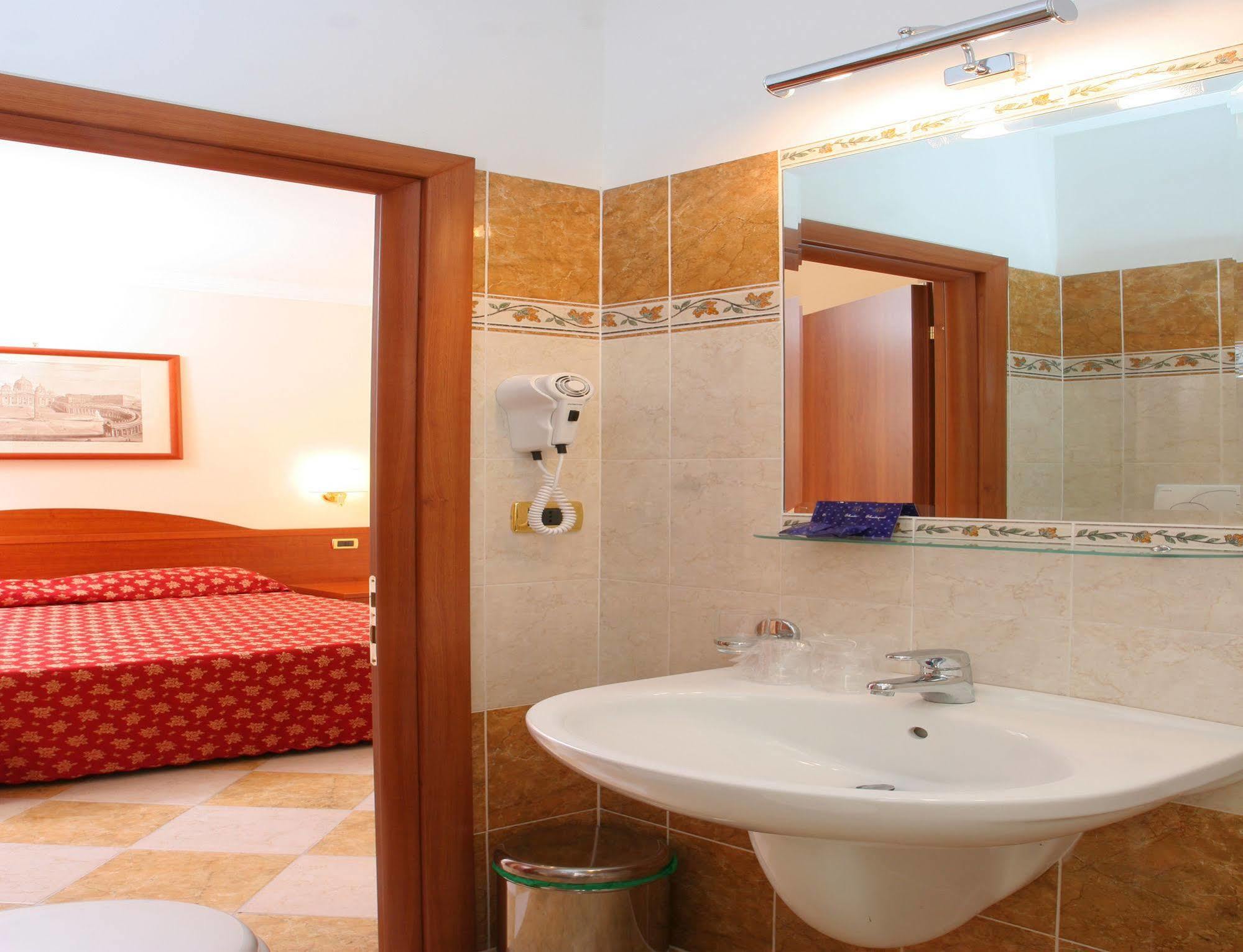 Hotell Chicago 2*